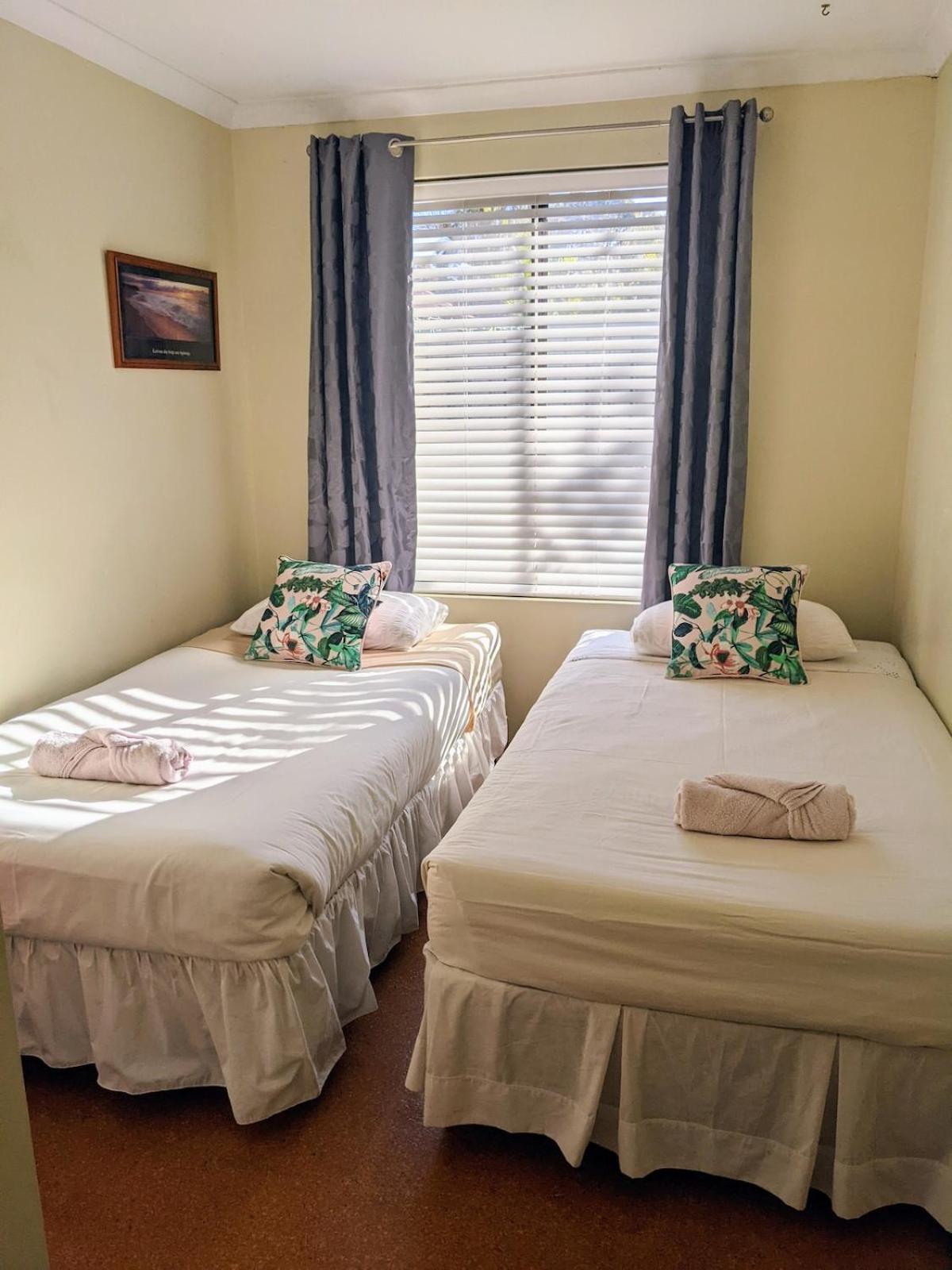 Acacia Retreat Apartment ดันส์โบโรห์ ภายนอก รูปภาพ